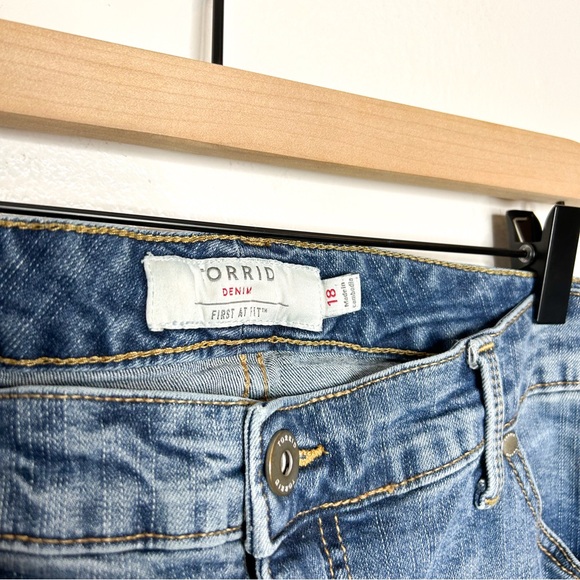 Torrid Women’s Mid Rise Straight Leg Jeans Plus Size 18 - Picture 5 of 9